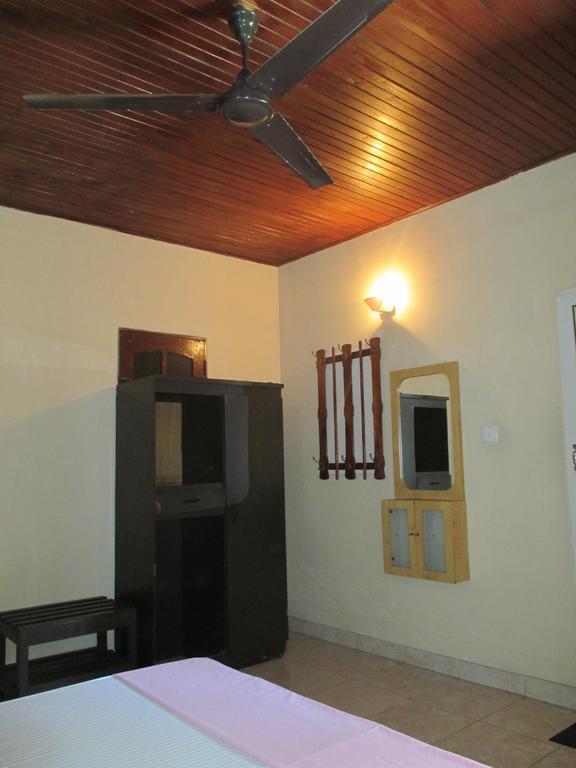 Thilanka Beach Resort Dehiwala-Mount Lavinia Zimmer foto