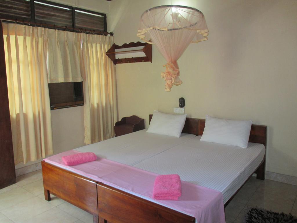 Thilanka Beach Resort Dehiwala-Mount Lavinia Zimmer foto